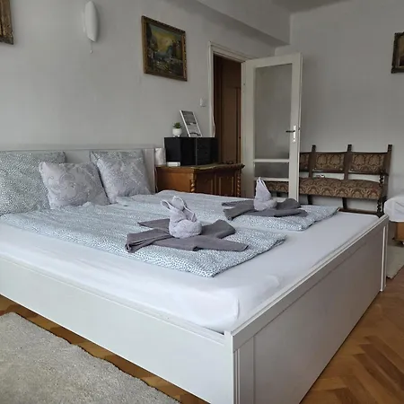 Апартаменты Margaret Retro On Buda Site Near Margaret Island With Aircon